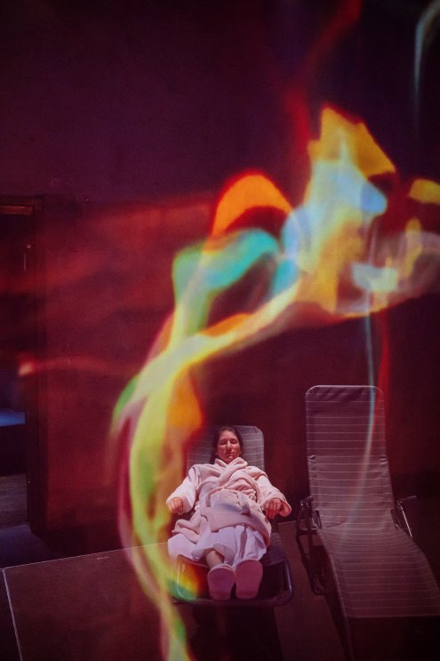 8 MILIARD LIDÍ HOŘÍ / 8lidí