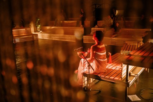 8 MILIARD LIDÍ HOŘÍ / 8lidí