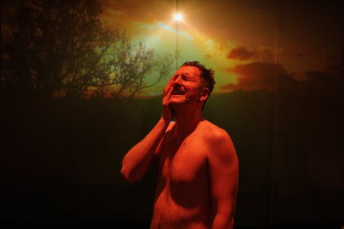 8 MILIARD LIDÍ HOŘÍ / 8lidí